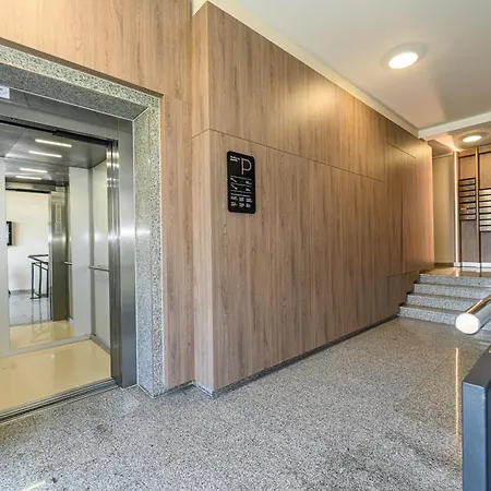 아파트 Coresi Studio 37 *